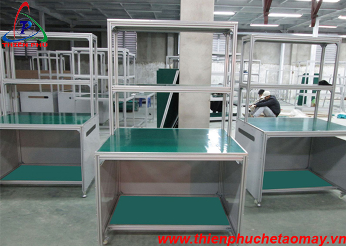 bàn thao tác công nhân