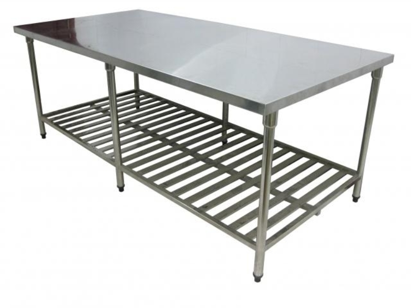 Đây là loại bàn thao tác được làm từ vật liệu inox