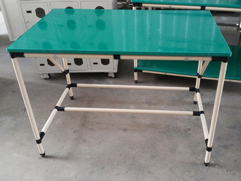 là loại bàn thao tác được thiết kế để dễ dàng lắp đặt và tháo gỡ