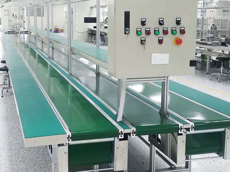Băng tải công nghiệp được sử dụng rộng rãi trong các quy trình sản xuất và vận chuyển sản phẩm